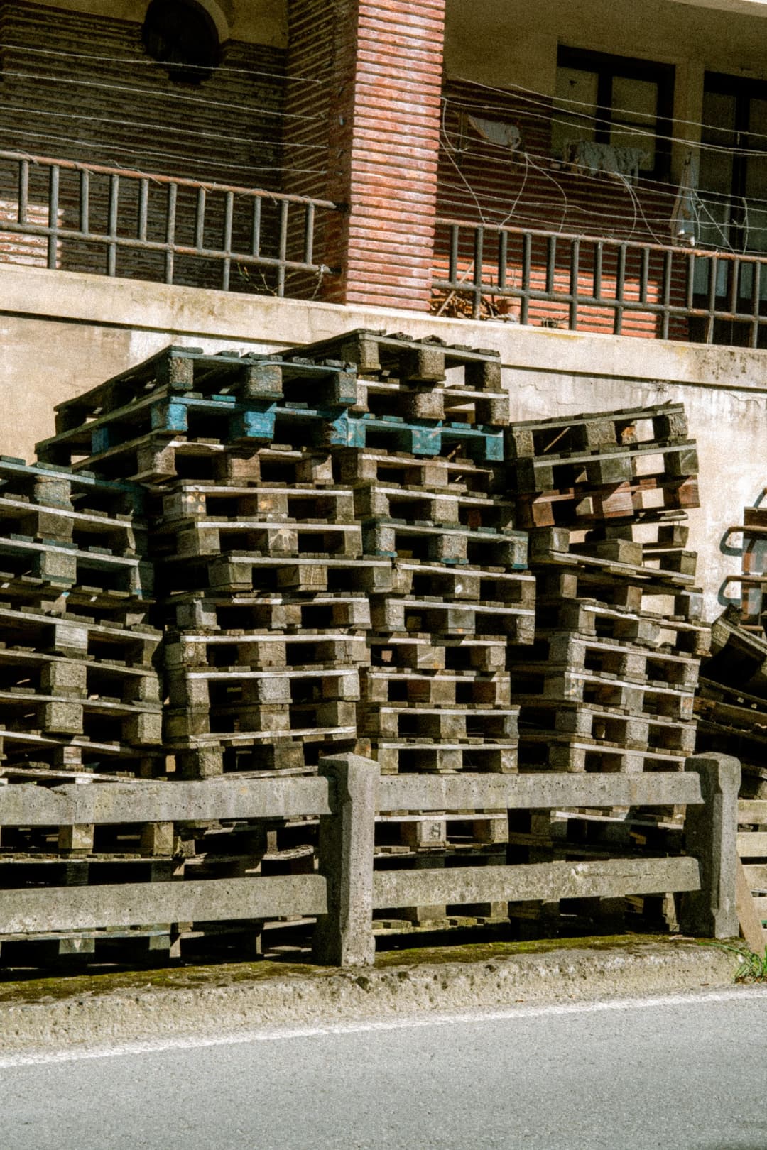 Large pile of wooden pallets for purchasing